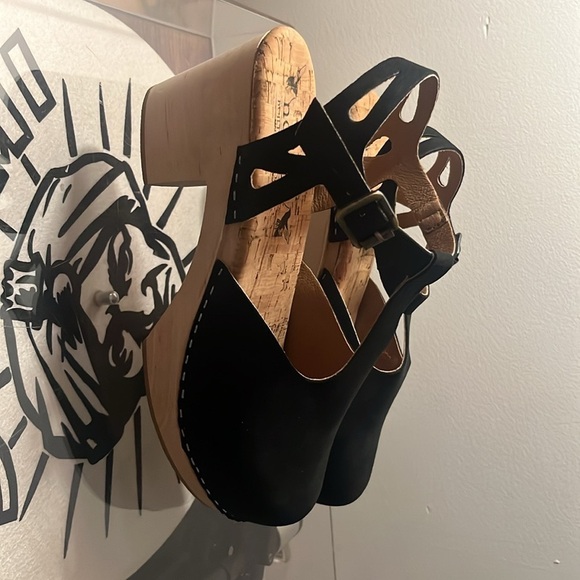 Never worn wooden NOVACAS vegan clogs! - Picture 4 of 8